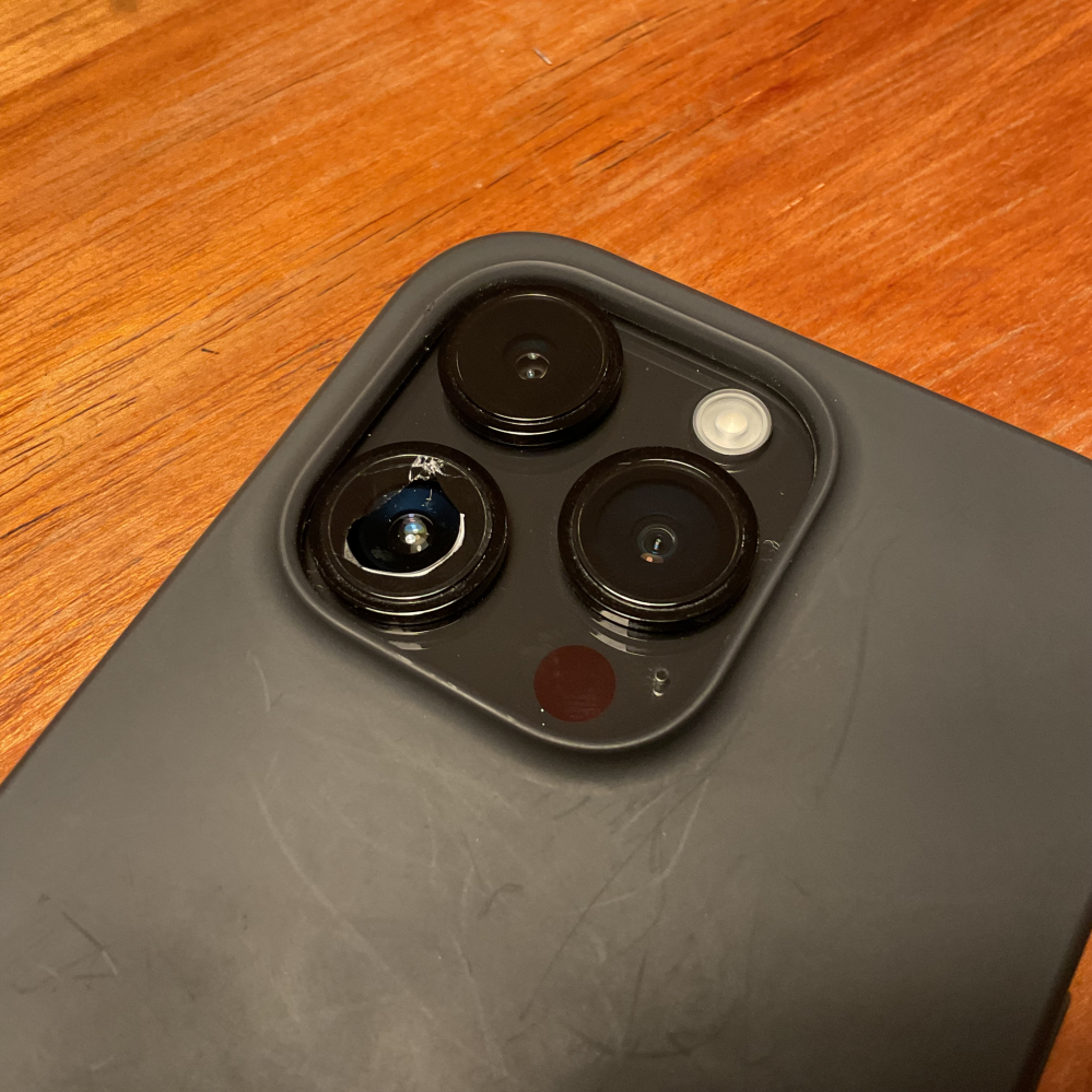 iPhone14Proのカメラレンズが割れました。修理代っていくらかかります