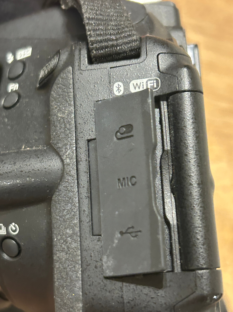 nikonD5600のカメラはバッテリー充電のみなのでしょうか？カ