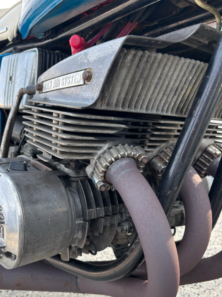 gt380のシリンダーヘッドのこのオイル？漏れ？滲み？はヘッド外し