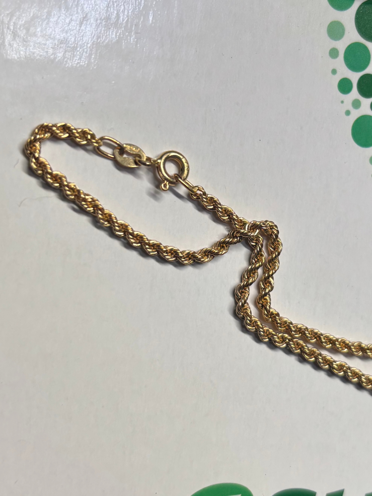身内の貴金属を整理していて出てきたネックレスですが、K18ITAL