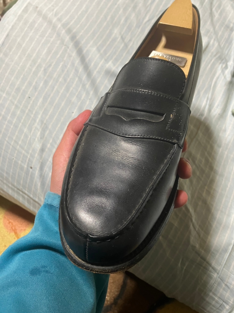 革靴の爪先部分の凹みかなり目立ちますよね？何か対処法無いですかね 