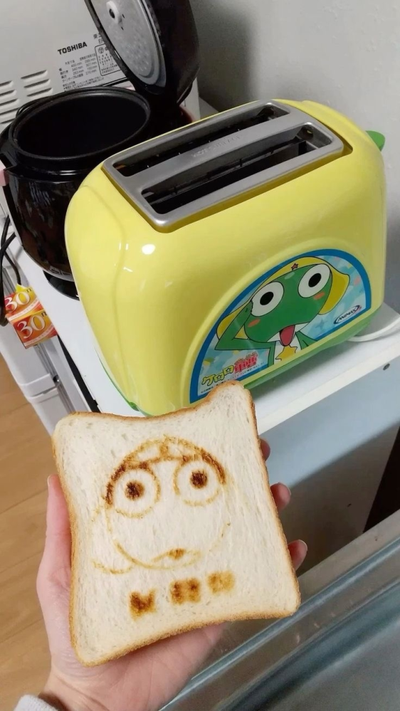 ご覧いただきありがとうございます！写真にあるケロロ軍曹のトースター