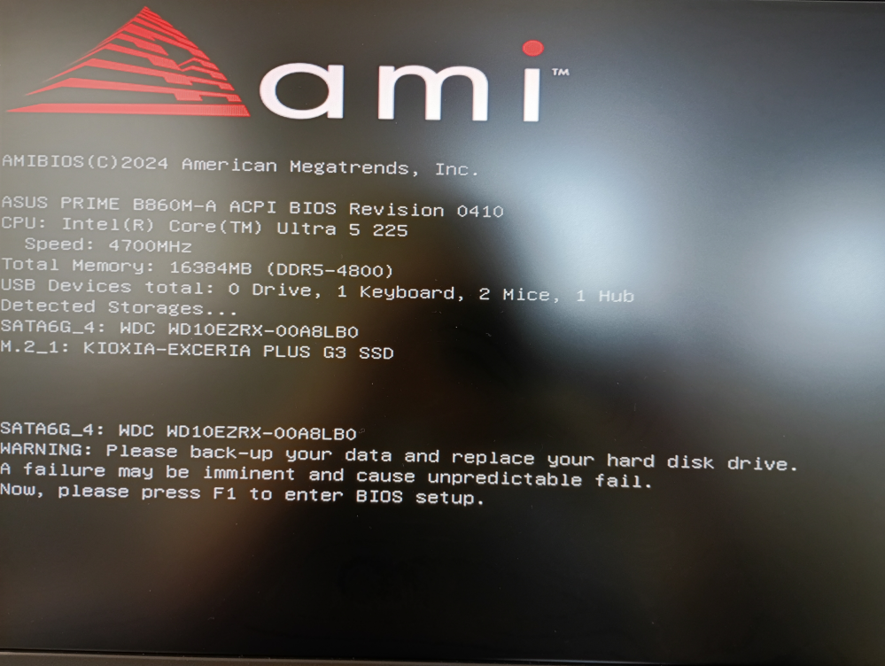 windows11 の起動時のエラーについての質問です。 windows10 から 11へ新しいPCで必要な環境やデータを移行し終え、旧PCに載せていたHDD (E:ドライブとして使用) を新PCにつないで起動しようとしたところ、添付の写真のようメッセージが出て起動できませんでした。 とりえず、言われるとおりF1でBIOSに入って、ナニも変更せずセーブもしないでBIOSを抜けると普通に起動し、HDDも普通に認識してるようです。 これは、HDDが故障しているということでしょうか？ 実は、このHDDは、旧PCで「ディスク管理」使ってミラーリングにしていた片割れのHDDで、ミラーリングを解除しないでバラシてしまったモノです。 解決する方法があればご教示ください。 よろしくお願いいたします。