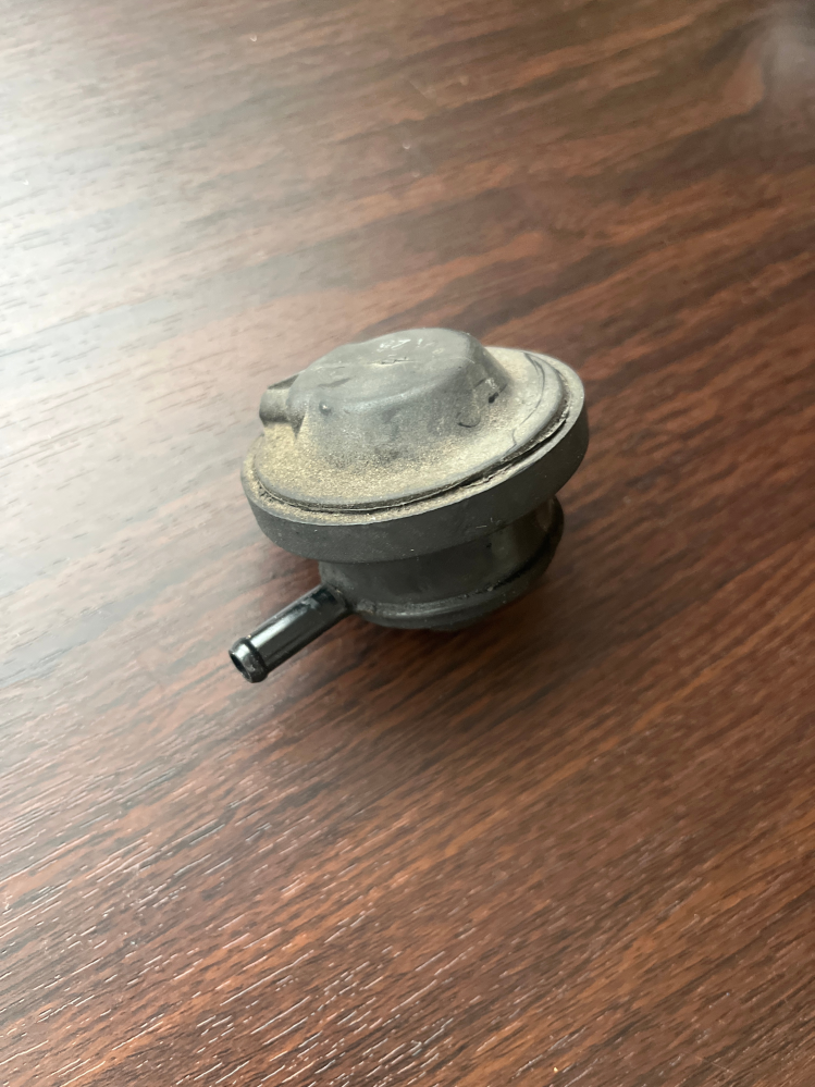 dr30スカイラインに関して質問です。 この部品はなんの部品でしょうか？ 教えてください。