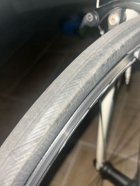 ロードバイクのタイヤってパンクする前に交換しておくのがベストだと思 