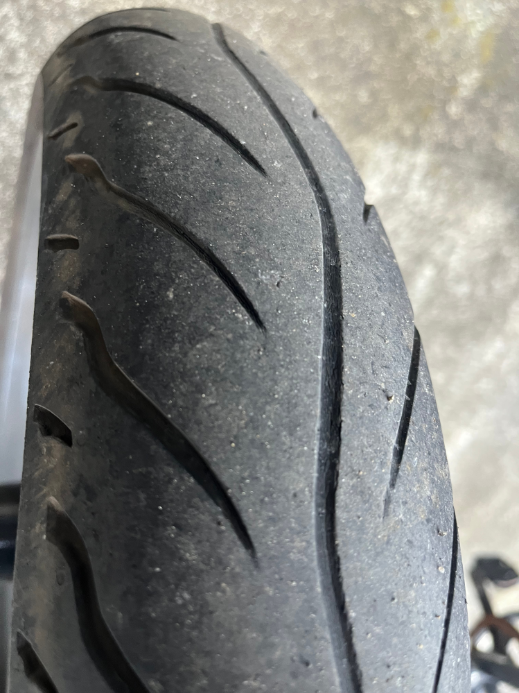 バイクのタイヤ交換についてです。23000km、製造から5年以上経