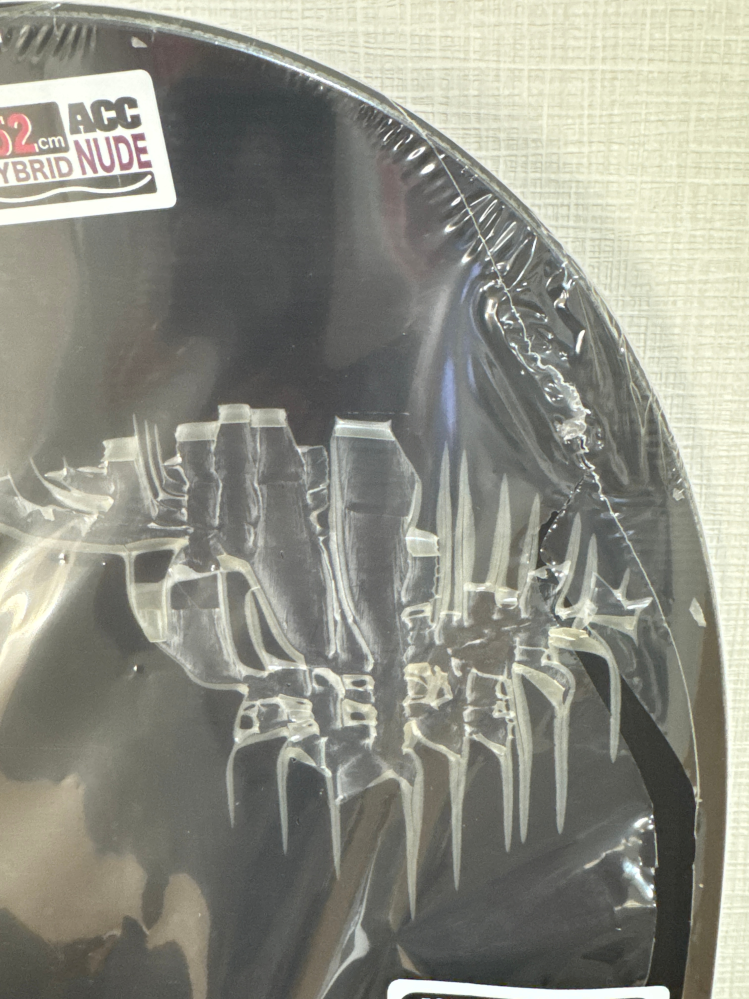 スノーボードの板のトップシートがかなり剥がれてしまっているのですが