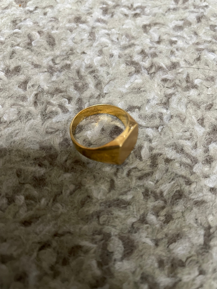 金　18金リング　10g誤差あり ※必ず商品説明を見てください 写真の18金の指輪10g、買取してもらおうと思ってるのですが、金の相場