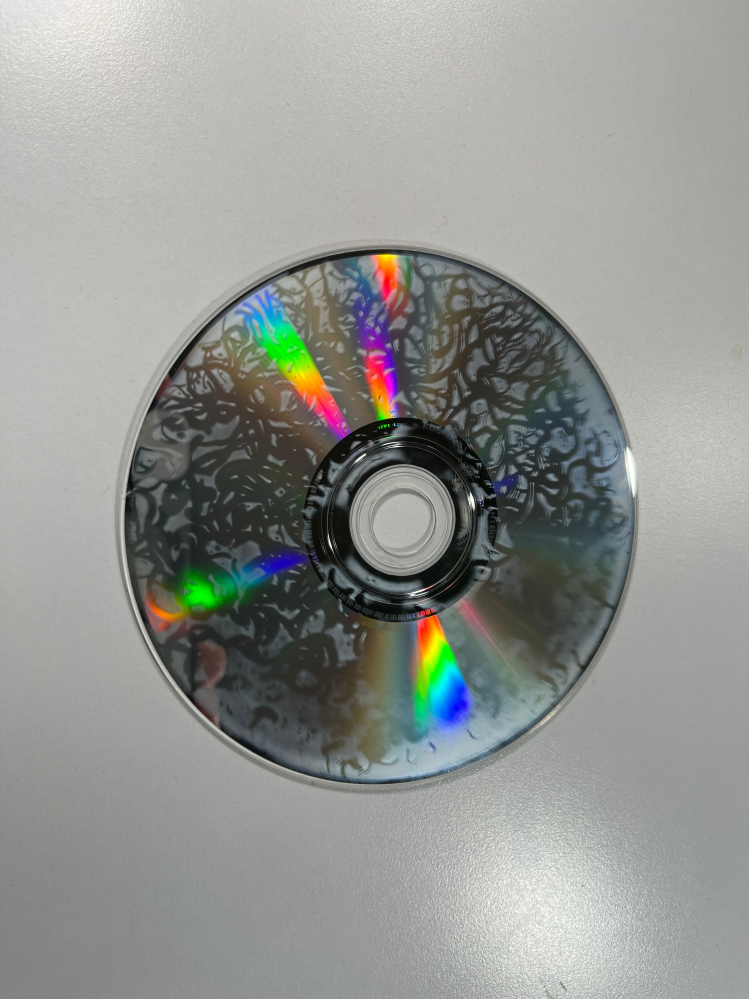 CD/FM/AMコンポ(未開梱・未使用)✴保証(開封後不具合時) 新品のcdを開封して裏側を見たらウロコ模様の様なミミズがはった様な