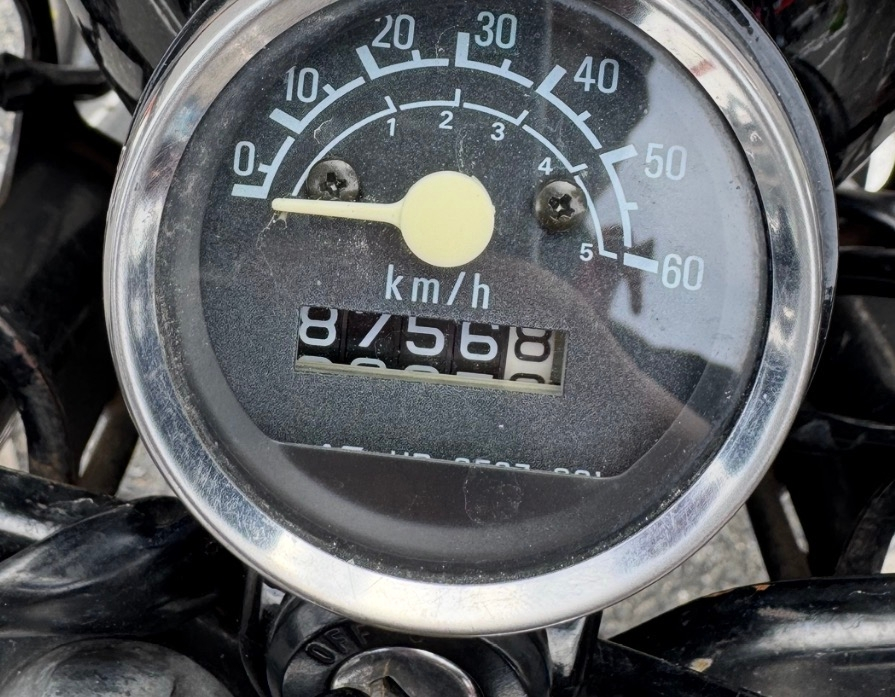 エイプ50の走行距離の見方がわからず教えて欲しいですこれは8万kmなの