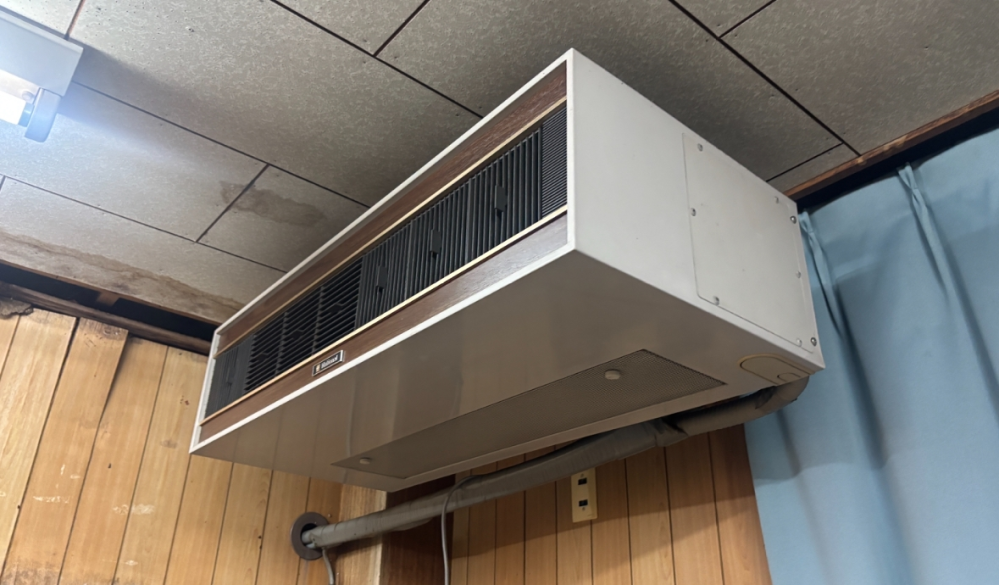 このエアコンの型番がわかる方はいらっしゃいますでしょうか？スペック 