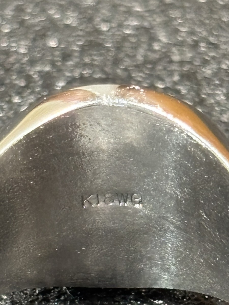 ヤフオクでこの指輪を購入したのですが、本物だと思いますか？刻印など