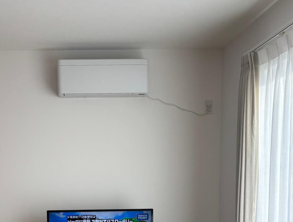 1年使ってないエアコン 電気が来てない家に放置されていた「1995年製エアコン」にポータブル