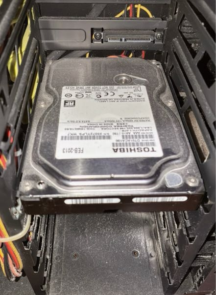 デスクトップPCのHDDをSSDへ交換したいですが、HDDの外し方が分かりま