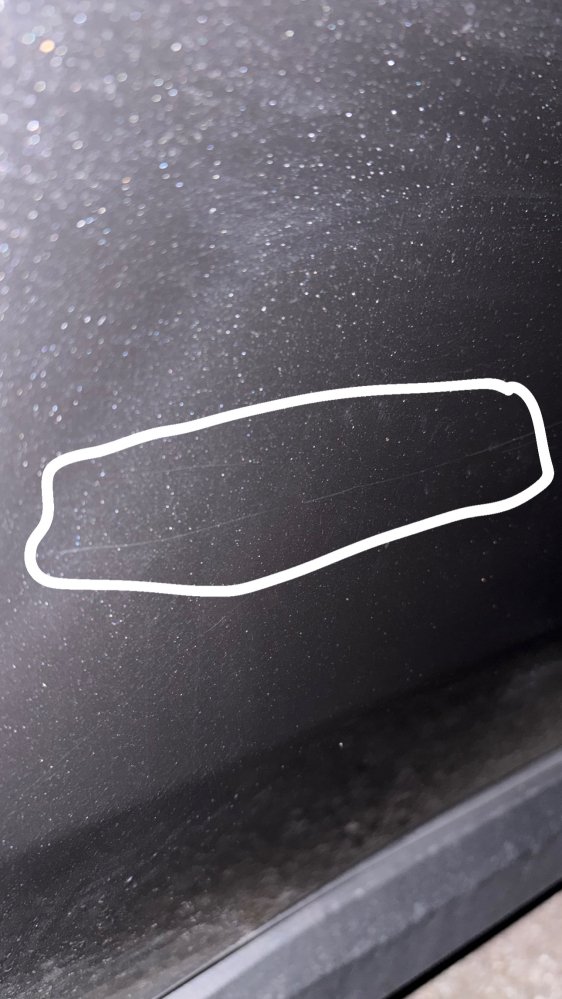 画像の線の浅い傷について(車)知らない間に浅い傷のようなものがついた