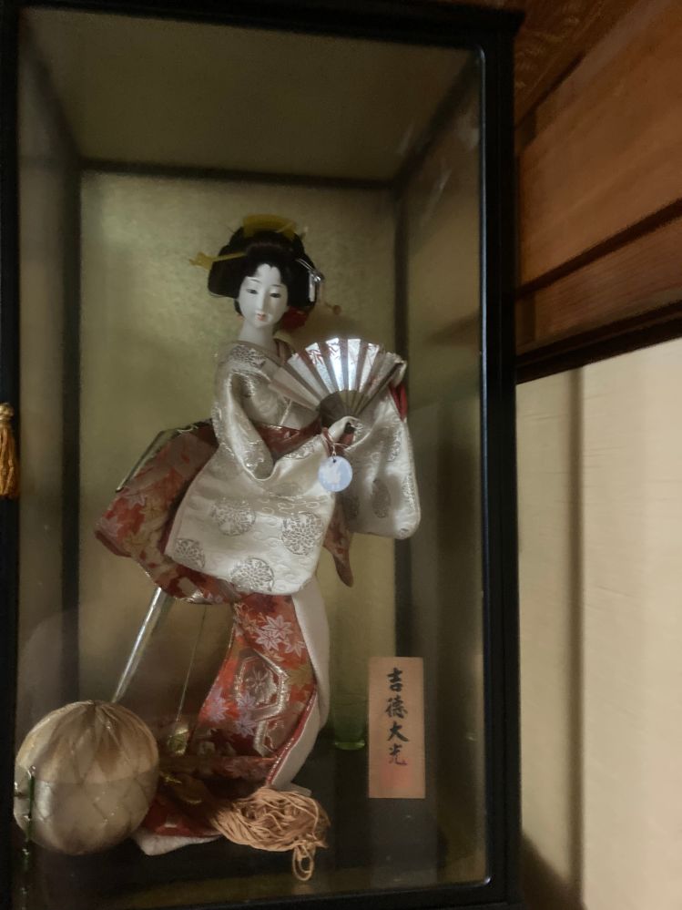 絵画です。これ以外にも掛け軸や絵画あり是非欲しい方は連絡下さると嬉しいです 絵画や掛け軸について質問です。 - 祖母が亡くなり、空き家になって