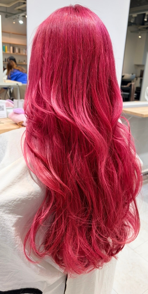 ヘアカラーについて質問です。 - 髪を蛍光ピンクにしたく美容院に行っ