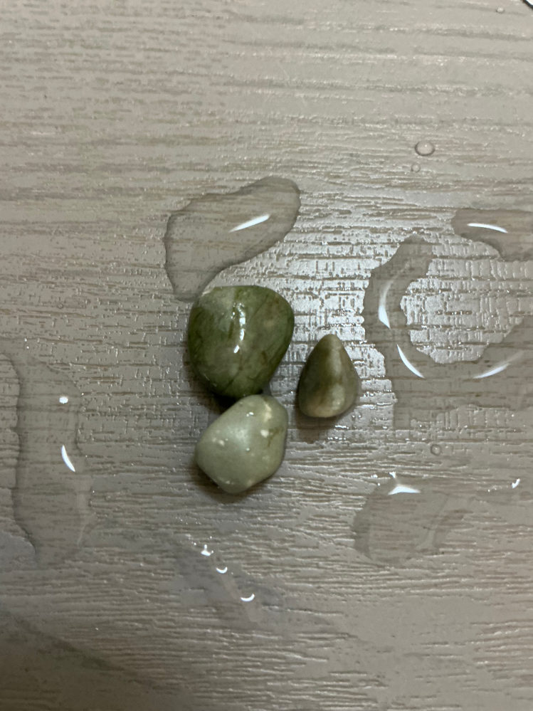 拾った石についてお聞きします。先日糸魚川で綺麗な石を拾いました