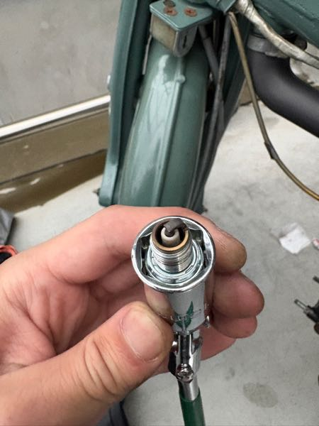 うちのレッツ2はセルは回んなくて、キックスタートだけなんですけど