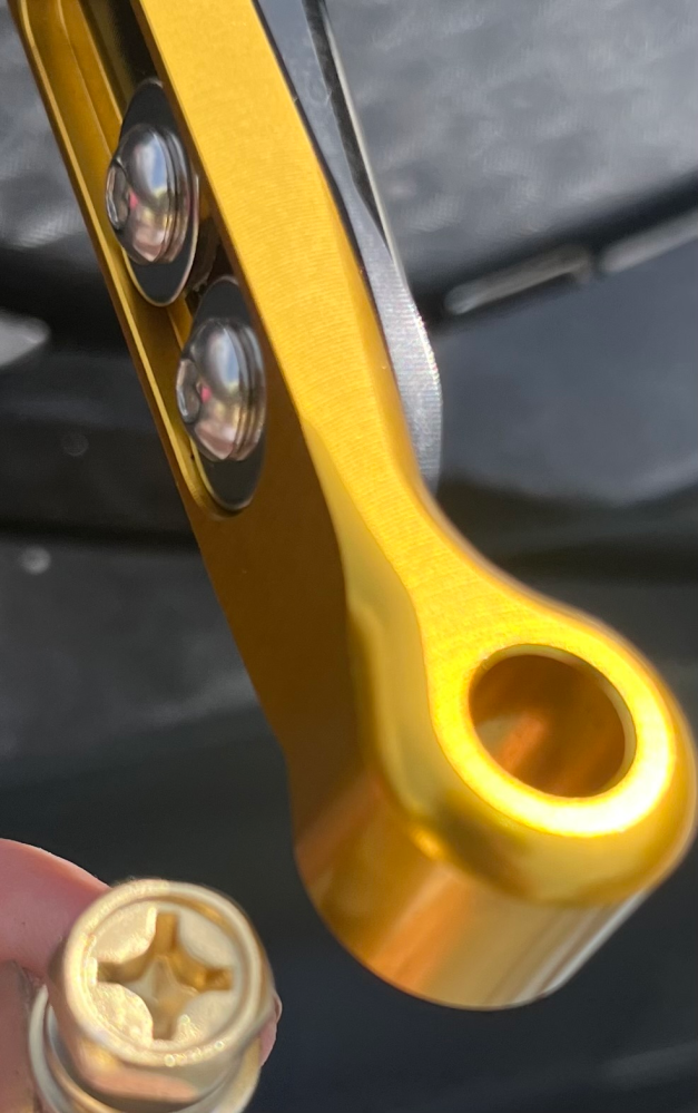 バイクネジとか他も塗装したいんですが黄色っぽいゴールドにしたいん 