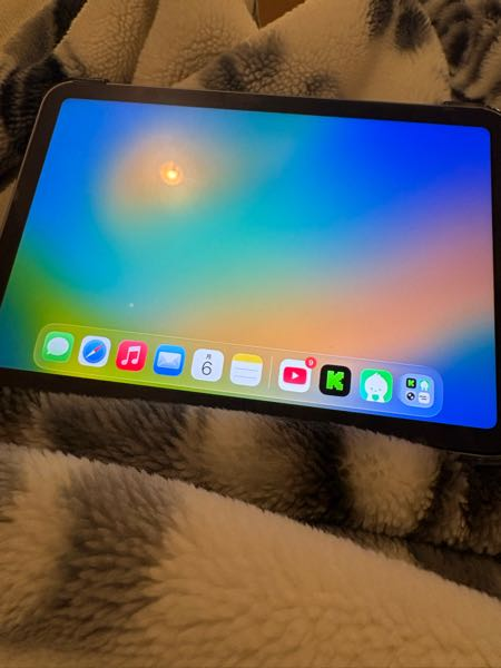 ipadの画面がこうなって動かなくなったのですが対処法を教えて欲し