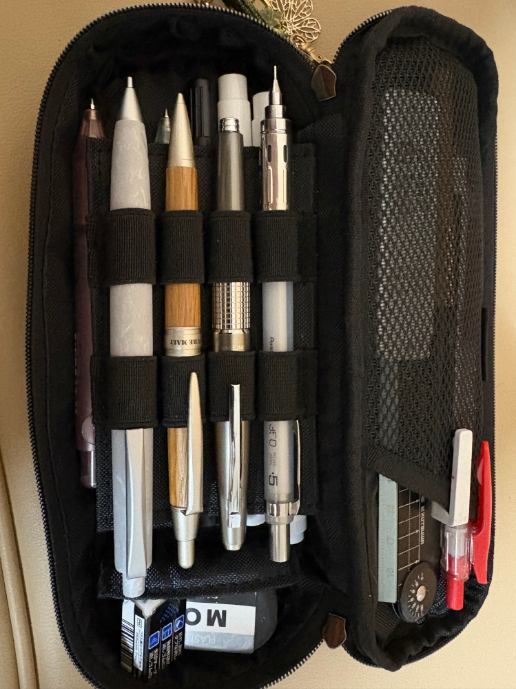 文房具についての質問です。カヴェコスペシャルとロットリング800