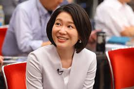 最近三雲孝江さんをTVで見かけなくなりましたが、娘のNHK星麻琴アナウンサーがゴールデンタイム番組の「クローズアップ現代」のMCに抜擢されたことで”もはや自分の時代は終わった”と悟ったからですか。