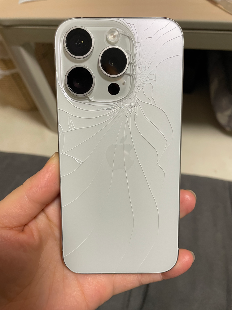 iPhone15Proの背面修理についてかなりひび割れてしまってお - Yahoo