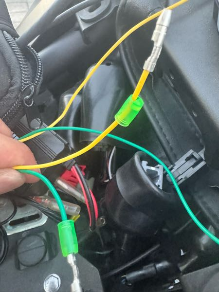 バイク初心者です。Zx25rのテールをカエディアのテールに交換しました