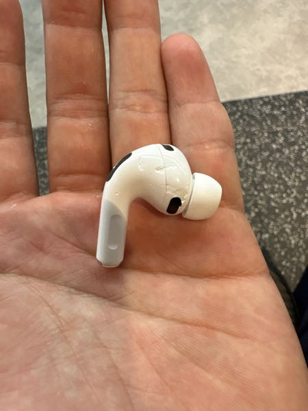 airpodspro3が踏まれて少し壊れてしまいました。音質などは特に問題な 