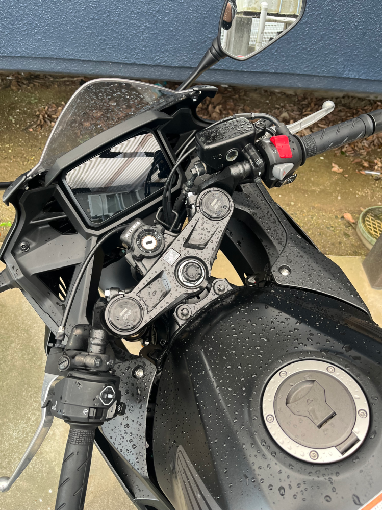 ホーネット250のフロントホイール17インチ化について質問です。多く