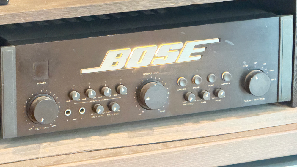 BOSEのアンプについて教えて下さい古いタイプのBOSEアンプを現