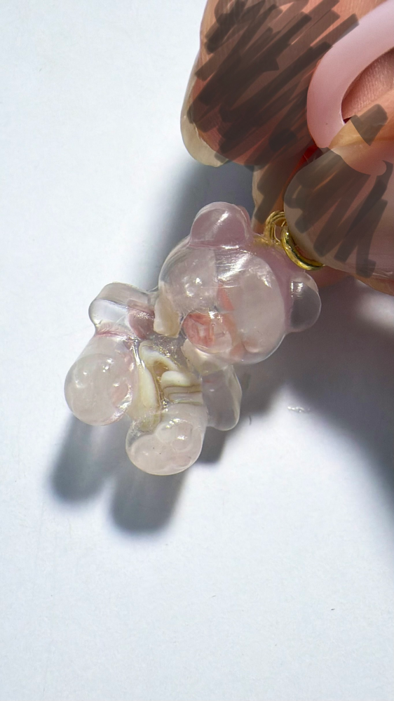 アクセサリー、ジュエリーが好きな方に質問です。一万円以上する指輪は