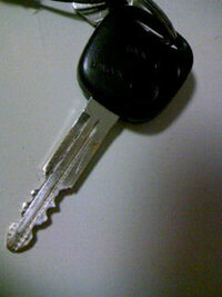 キーレス付きの合鍵がヤフオクにあった 自分で中のメカを移植し鍵部は 合鍵屋で削 Yahoo 知恵袋
