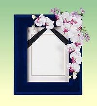 お花のアレンジについて教えてください 葬儀の遺影額のアレンジをしたいのですが Yahoo 知恵袋