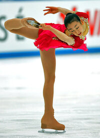 浅田真央は どうやってスケート靴の上から タイツをはくのですか Yahoo 知恵袋