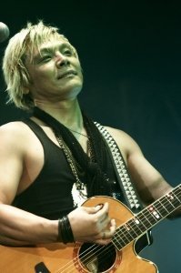 この遠藤正明さんが使っているギターがどこのメーカーか分かる人いますか 分かり Yahoo 知恵袋