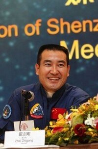 中国男性の髪型は大抵角刈り 丸刈り 七三分けでバリエーションがないのはなぜで Yahoo 知恵袋