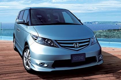 エリシオンプレステージ（3500cc）はMTのスポーツカーよりも全然
