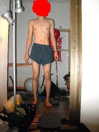 脚細すぎて脚や足首出すのが怖い 画像みてください本当はハーフパンツ レギ Yahoo 知恵袋