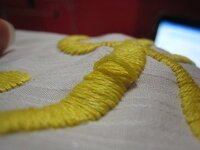 文字を手縫い刺繍で縫いたいのですが 縫い方が 下の写真のよう Yahoo 知恵袋