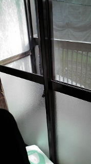 大概の窓ガラスは 上半分はいたって普通の透明ガラスで 教えて 住まいの先生 Yahoo 不動産