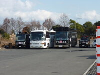 写真のような右翼の街宣車って 車検通るのでしょうか 構造上の保安基準を Yahoo 知恵袋