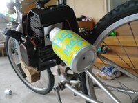 草刈り機の自作のチャンバーを付けました 飲み物の缶を加工しただけのも Yahoo 知恵袋