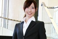 女子で リクルートスーツを着るときの髪型は なぜポニーテールが多いのでしょう Yahoo 知恵袋