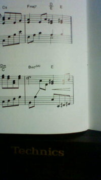 ピアノの楽譜の記号について この斜めの線はどういう意味ですか Yahoo 知恵袋