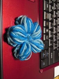 雑貨屋さんで売っている 毛糸でお花のヘアゴムを作りたいと思ってるの Yahoo 知恵袋