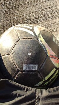 サッカーボールの空気が抜けるんです４月に買ったばかりのサッカーボール Yahoo 知恵袋