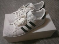 アディダス Adidas のスニーカーの商品名をインターネットで調べたいので Yahoo 知恵袋