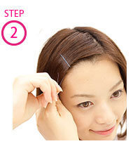 女性で じっくりメイクをするときは このように髪の毛をピンで留めていますか Yahoo 知恵袋